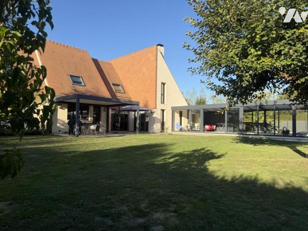 10 mn NORD DE CAEN - 10 mn DE LA MER - Maison d'Architecte - Piscine couverte - Terrain 2700 m2