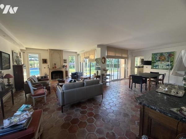 10 mn NORD DE CAEN - 10 mn DE LA MER - Maison d'Architecte - Piscine couverte - Terrain 2700 m2