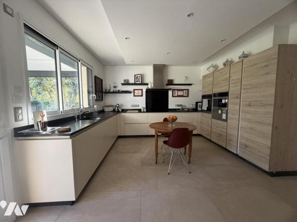 10 mn NORD DE CAEN - 10 mn DE LA MER - Maison d'Architecte - Piscine couverte - Terrain 2700 m2