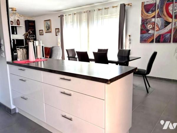 VILLA T5 AVEC  PISCINE CENTRE VILLE DE SAINT-MAXIMIN