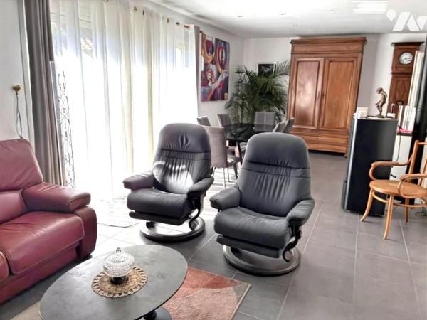 VILLA T5 AVEC  PISCINE CENTRE VILLE DE SAINT-MAXIMIN