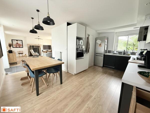 CHARMANTE MAISON DE VILLE RENOVEE D'ENVIRON 127 M2 SUR TERRAIN DE 393 M2
