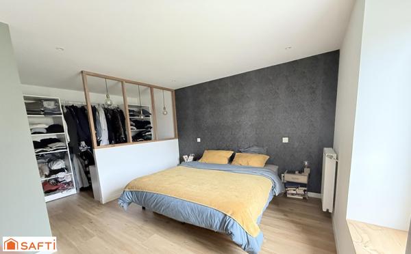 CHARMANTE MAISON DE VILLE RENOVEE D'ENVIRON 127 M2 SUR TERRAIN DE 393 M2