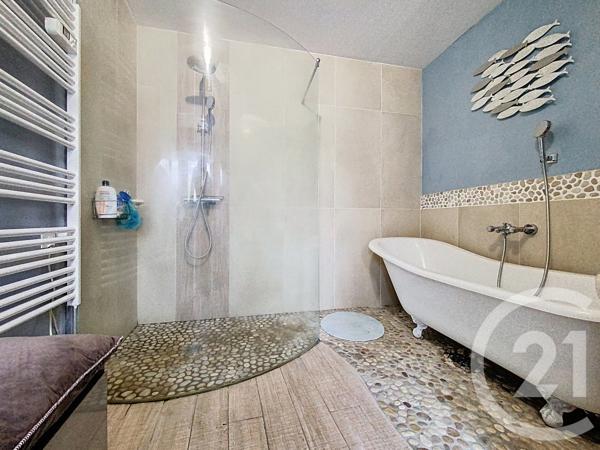 Maison à vendre  5 pièces - 124,50 m 2   MARENNES  - 17