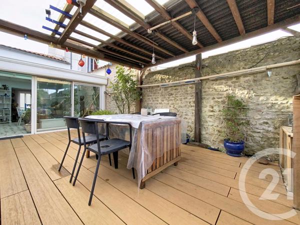 Maison à vendre  5 pièces - 124,50 m 2   MARENNES  - 17