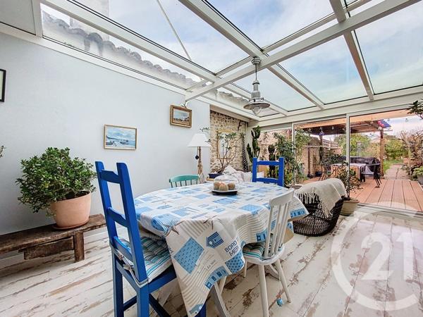 Maison à vendre  5 pièces - 124,50 m 2   MARENNES  - 17