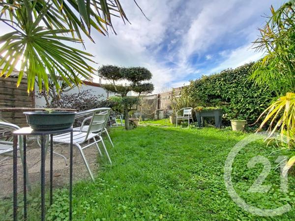 Maison à vendre  5 pièces - 124,50 m 2   MARENNES  - 17