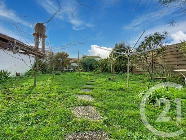 Maison à vendre  5 pièces - 124,50 m 2   MARENNES  - 17