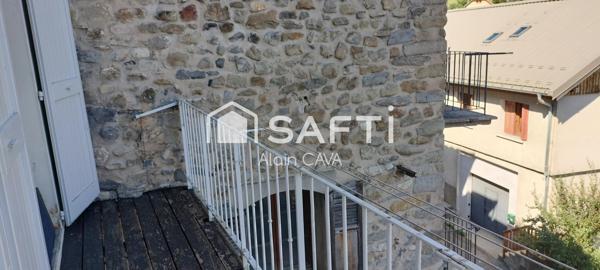 Appartement de 86m² tranversant avec terrasse, local commercial, grenier