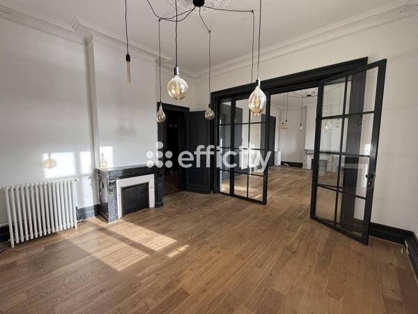 Local Commercial
         15 pièces
        - 513 m² 1 665 000 € *