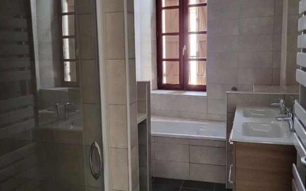 Appartement à louer    3 pièces •  Roquefort