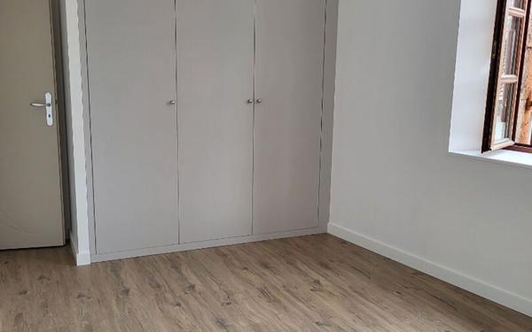 Appartement à louer    3 pièces •  Roquefort