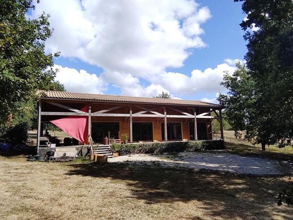 Nichée dans un écrin de verdure,elle saura vous séduire !!!