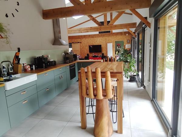 Nichée dans un écrin de verdure,elle saura vous séduire !!!