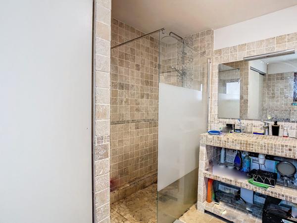 MAISON DE VILLE SITUEE EN IMPASSE