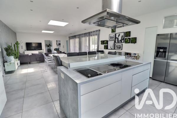 Maison à vendre 6 pièces 180 m² Caumont-sur-Durance