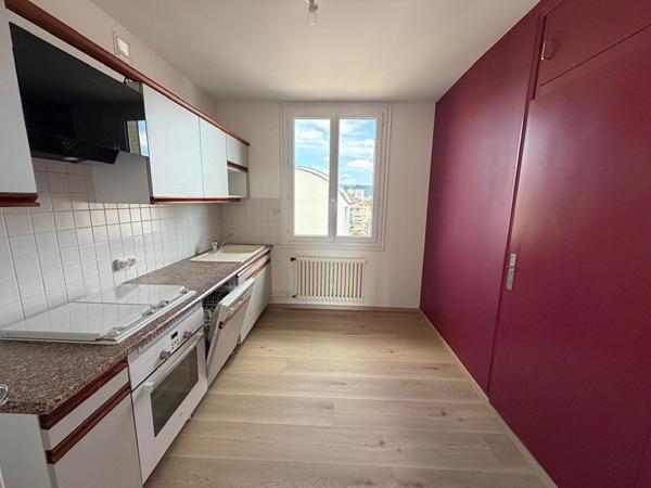 T2 bis cosy, entièrement rénové avec balcon et vue dégagée Salins / Poncillon , Clermont ferrand