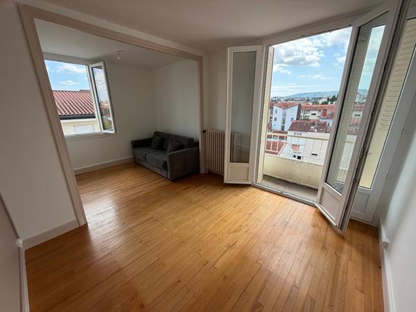 T2 bis cosy, entièrement rénové avec balcon et vue dégagée Salins / Poncillon , Clermont ferrand