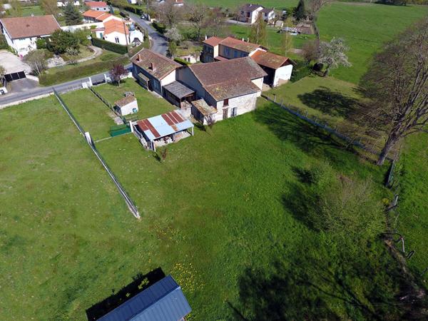 LEZOUX Maison 100 m², terrain 2000 M², grange de 170 m² , Lezoux