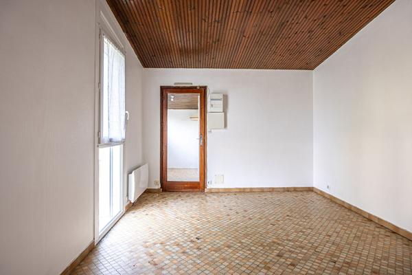 TRES BEL EMPLACEMENT - ENTRE PLAGE ET MARCHE