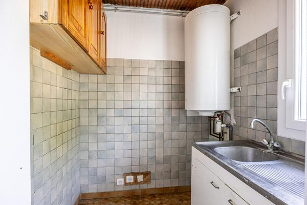 TRES BEL EMPLACEMENT - ENTRE PLAGE ET MARCHE