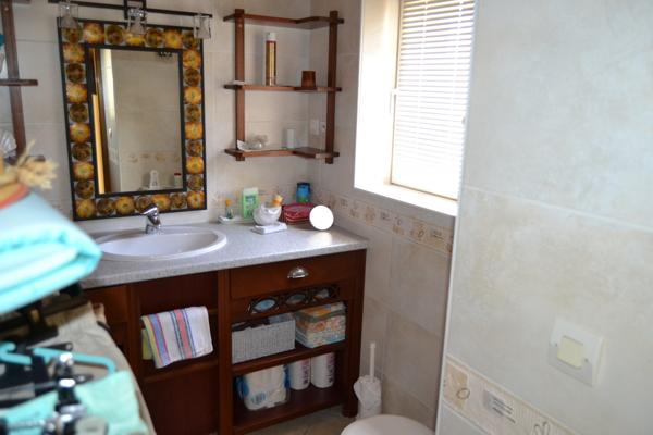 Plougasnou (29630) Plougasnou, proche Terenez, Longère rénovée avec 2 hectares de terrain.