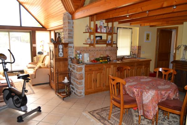 Plougasnou (29630) Plougasnou, proche Terenez, Longère rénovée avec 2 hectares de terrain.