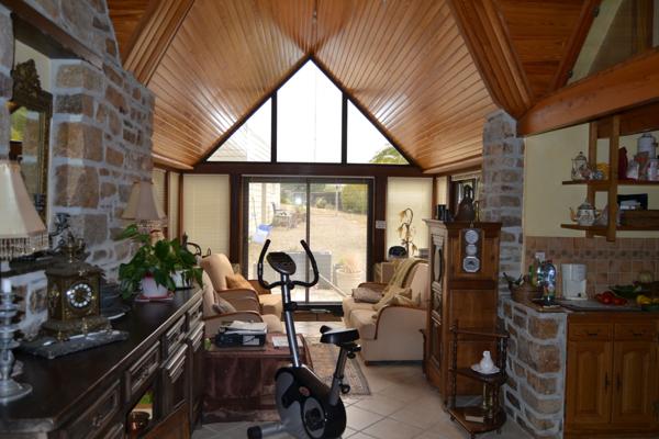 Plougasnou (29630) Plougasnou, proche Terenez, Longère rénovée avec 2 hectares de terrain.