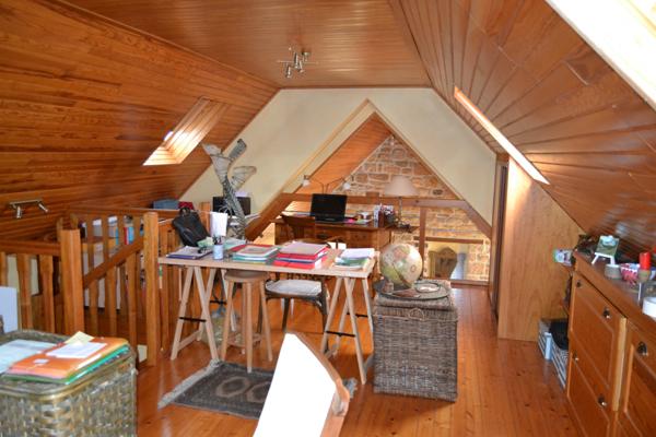 Plougasnou (29630) Plougasnou, proche Terenez, Longère rénovée avec 2 hectares de terrain.