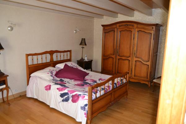 Plougasnou (29630) Plougasnou, proche Terenez, Longère rénovée avec 2 hectares de terrain.