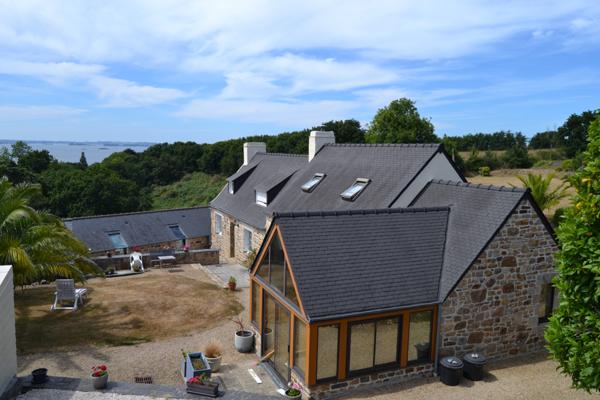 Plougasnou (29630) Plougasnou, proche Terenez, Longère rénovée avec 2 hectares de terrain.