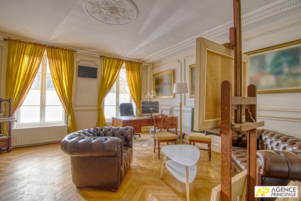 Versailles Notre-Dame Boulevard de la Reine Bureaux 2 pièces 55 m² carrez €465 000 ** - Référence 26420