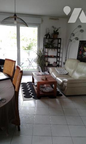 APPARTEMENT EDIFIE EN 2003 PARKING PRIVE