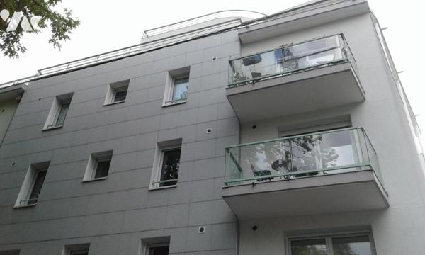 APPARTEMENT EDIFIE EN 2003 PARKING PRIVE