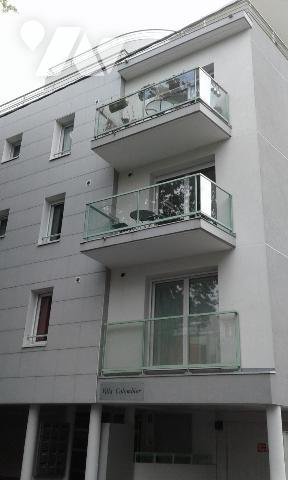 APPARTEMENT EDIFIE EN 2003 PARKING PRIVE