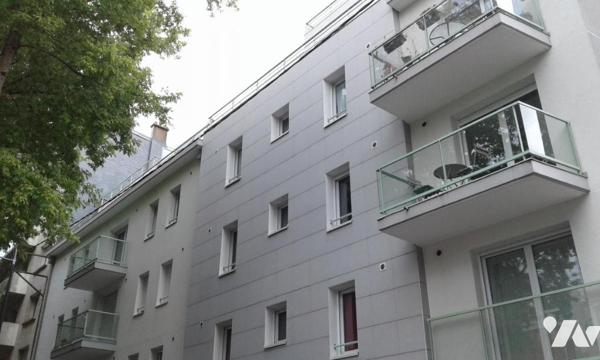 APPARTEMENT EDIFIE EN 2003 PARKING PRIVE