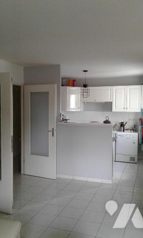 APPARTEMENT EDIFIE EN 2003 PARKING PRIVE