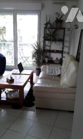 APPARTEMENT EDIFIE EN 2003 PARKING PRIVE