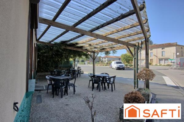 Immeuble pour investisseur ou projet commercial 290 m² comprenant 1 habitation et une surface commerciale.