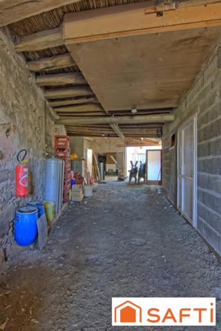 Immeuble pour investisseur ou projet commercial 290 m² comprenant 1 habitation et une surface commerciale.