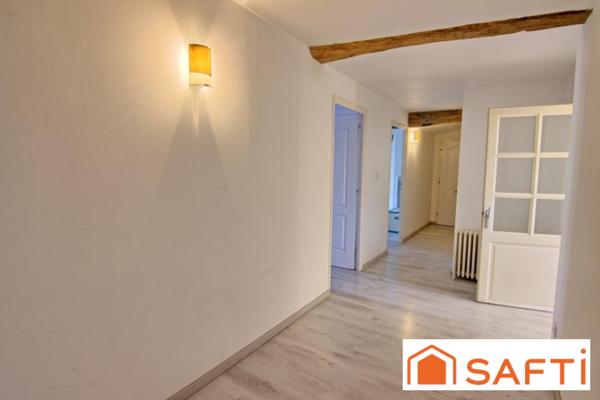 Immeuble pour investisseur ou projet commercial 290 m² comprenant 1 habitation et une surface commerciale.