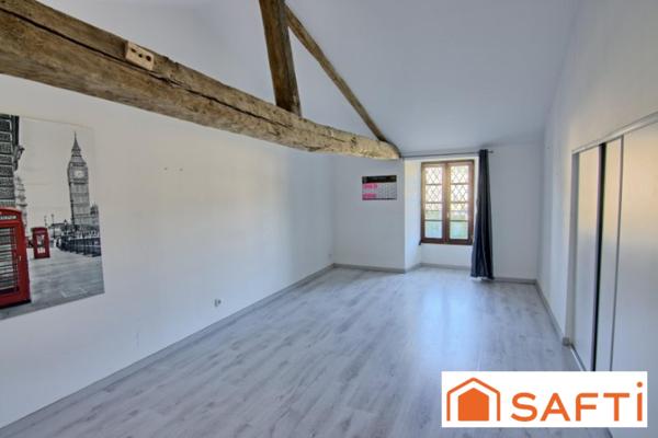 Immeuble pour investisseur ou projet commercial 290 m² comprenant 1 habitation et une surface commerciale.