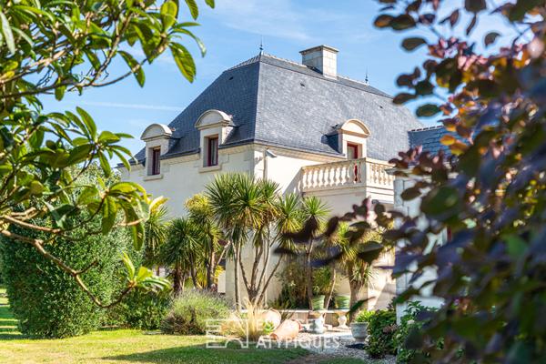 Élégante propriété familiale sur parc paysager à Pontchâteau