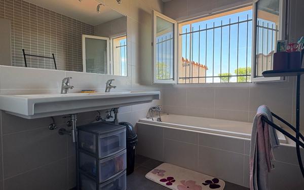 Maison à vendre    5 pièces •  Claira