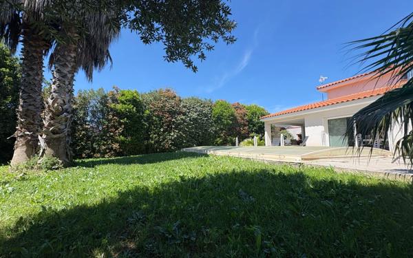 Maison à vendre    5 pièces •  Claira