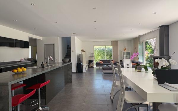 Maison à vendre    5 pièces •  Claira