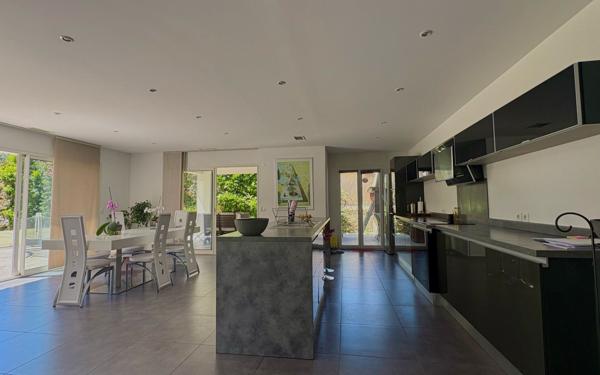 Maison à vendre    5 pièces •  Claira