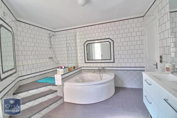 Appartement à louer 4 pièces 87.38m² Saint-Étienne (42100)