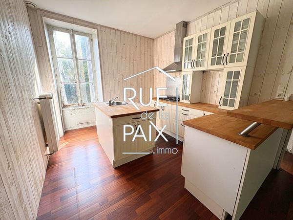79200 PARTHENAY Immeuble Parthenay - 178.15 m2