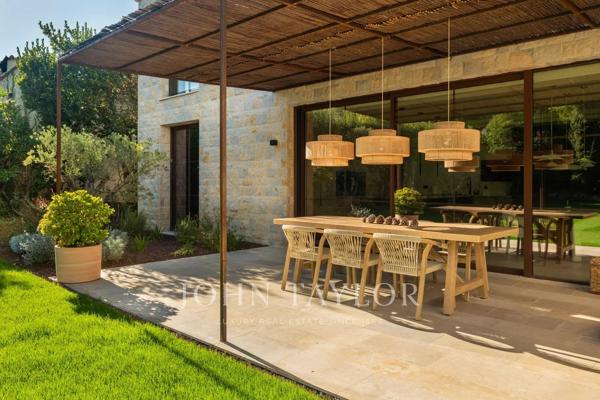 Luxueuse Villa Contemporaine Proche de l'Étang de Font Merle